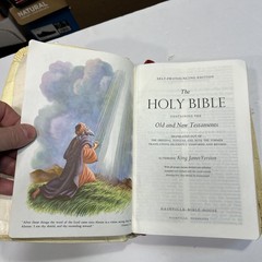Vintage Holy Bible – Family Heritage Edition -Self Pronouncing – Old & New