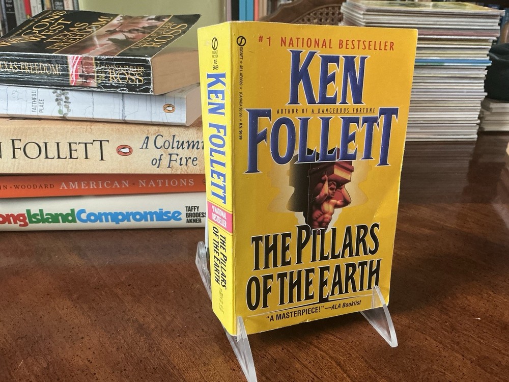 Pillars of the Earth : A Novel by Ken Follett (1990, Mass Market)