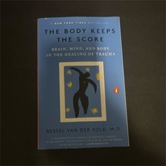 Bessel van der Kolk Body Keeps the Score Paperback Psychology Trauma Healing
