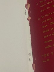 the avent keepsake paperback book 168 pages English red READ