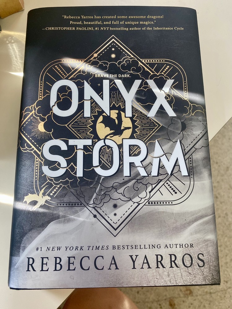 Onyx Storm (Standard Edition) by Rebecca Yarros (2025, Hardcover)