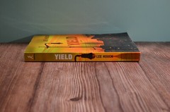 Yield by Lee Houck (2010, Uk-B Format Paperback)🌜