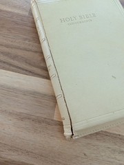 Holy Bible Red Letter Edition Zip Around White Leather
