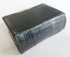 1870s BIBLE in ENGLISH – POCKET SIZE w/ BOOK of PRAYER antique NEW TESTAMENT