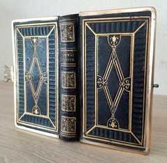 ANTIQUE MINIATURE BOOK OF COMMON PRAYER BIBLE, FINE BINDING WITH CLASP, 18