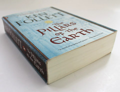 The Pillars of the Earth: A Novel Ken Follett 2017 Kingsbridge Series Paperback