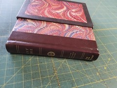 CROSSWAY COMPACT HOLY BIBLE ENGLISH STANDARD VERSION HARDBACK CLASSIC RED MARBLE