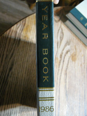 The World Book Yearbook 1986, 608 pages