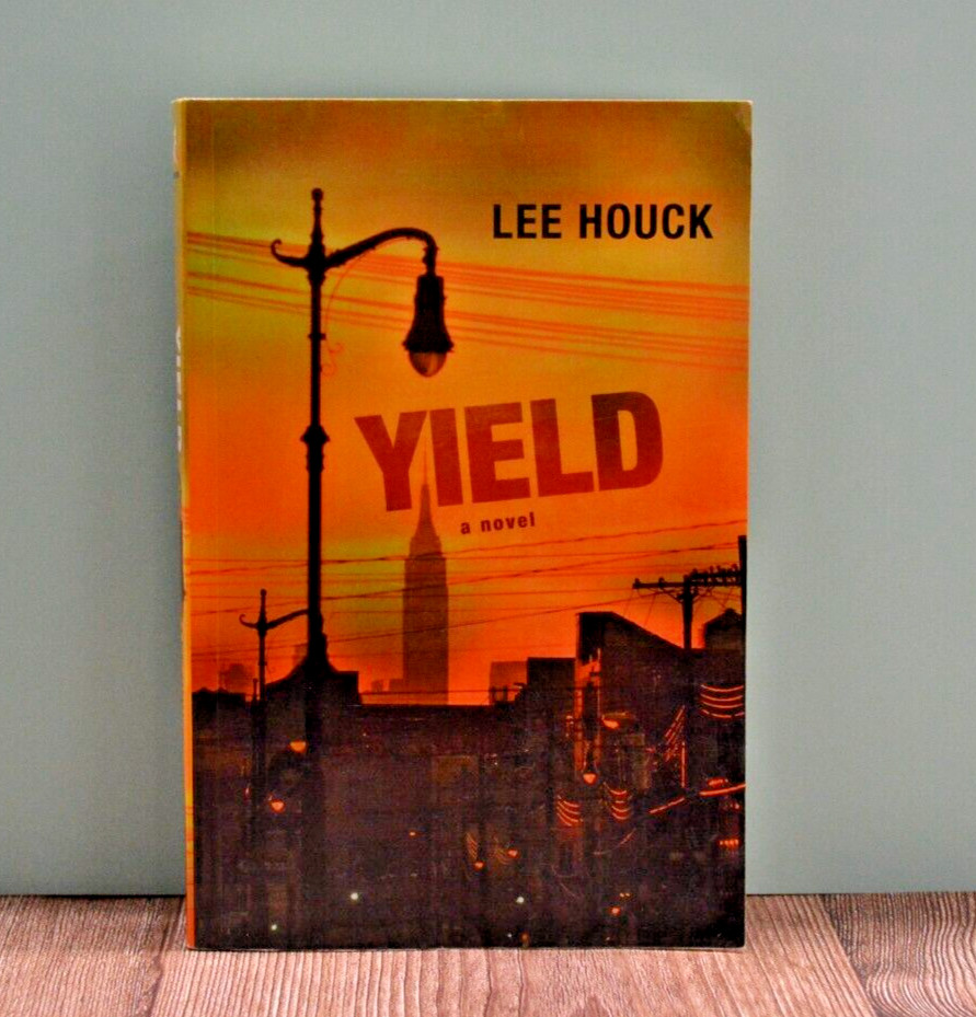 Yield by Lee Houck (2010, Uk-B Format Paperback)🌜