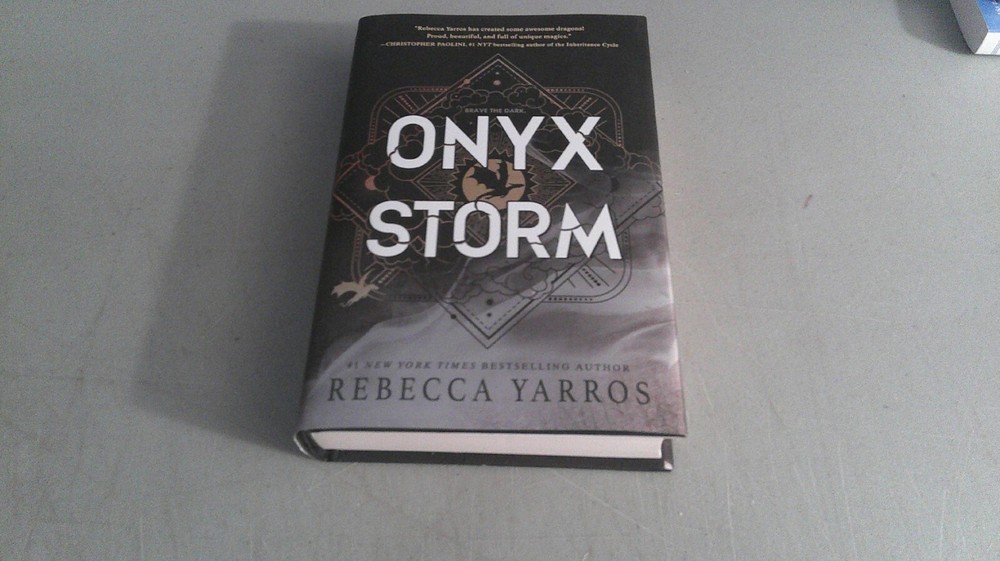 Onyx Storm 2025 1st/1st Printing Standard Ed.by Rebecca Yarros