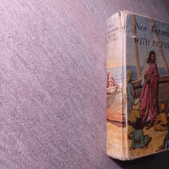 Vtg 4.25” X 3”-NEW TESTAMENT BIBLE W/PICTURES Pocket Size Illustrated Children’s