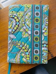 VERA BRADLEY Quilted Peacock Small Paperback Book Cover – 7.75″ x 5.25″