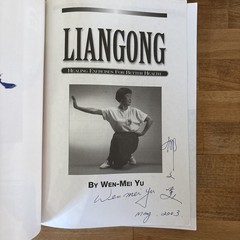 LIANGONG: HEALING EXERCISES FOR BETTER HEALTH By Wen-mei Yu SIGNED COPY